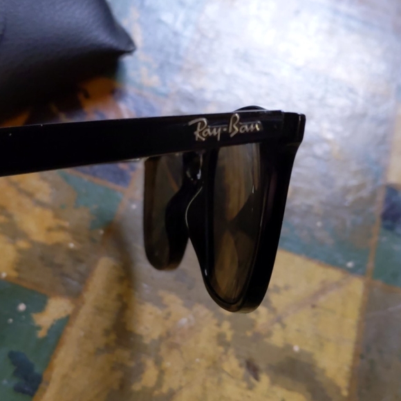 Ray Ban sunglasses with case - Picture 2 of 4